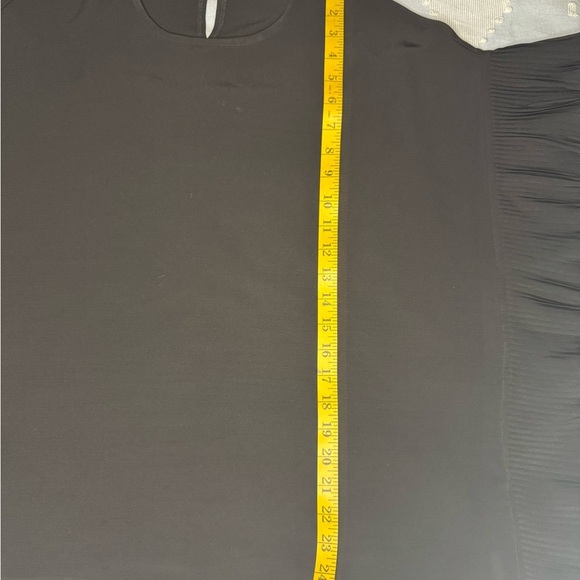 BD2 By Diane Gilman Black Ruffled Flutter Sleeve Blouse/Poncho Size XS.  #232 - Picture 14 of 14